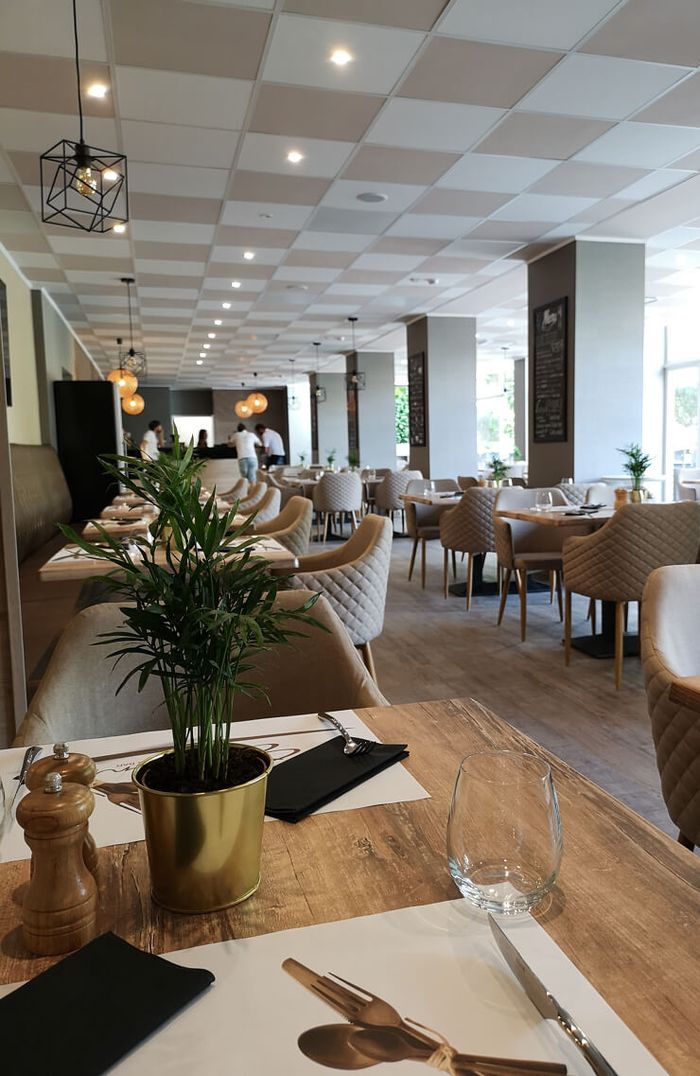 hotel-tiliana-wellness-spa-etalon-restaurant-interior
