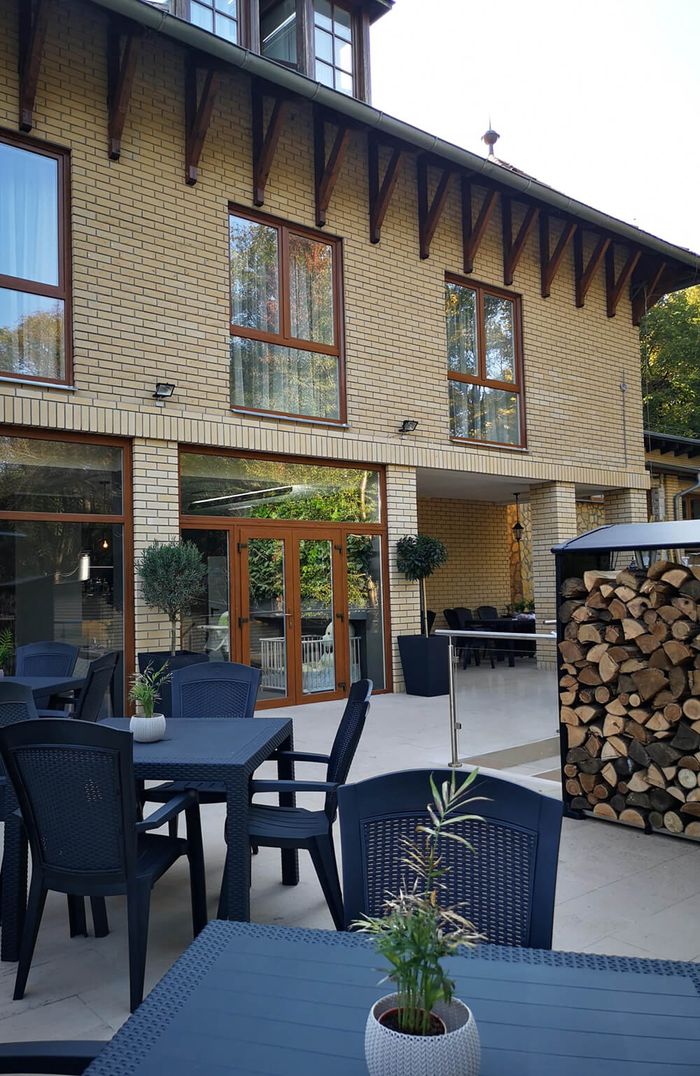 hotel-tiliana-wellness-spa-etalon-restaurant-terrace
