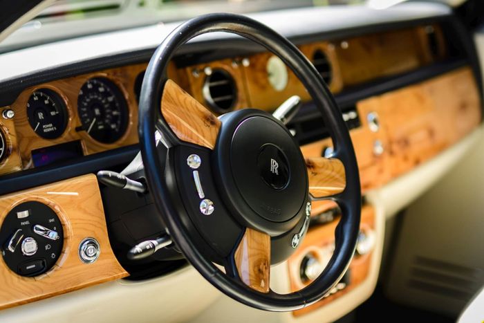 hotel-tiliana-wellness-spa-lifestyle-rollsroyce-interior